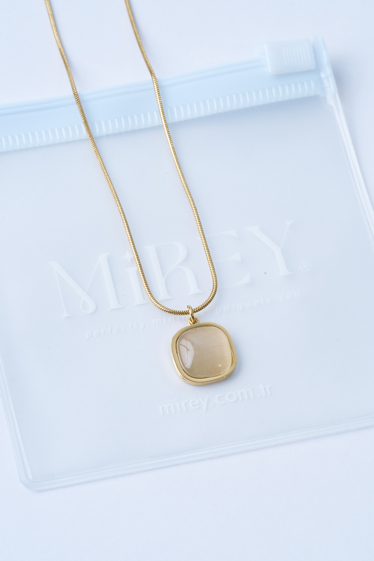 Glossy Gold Çelik Kolye