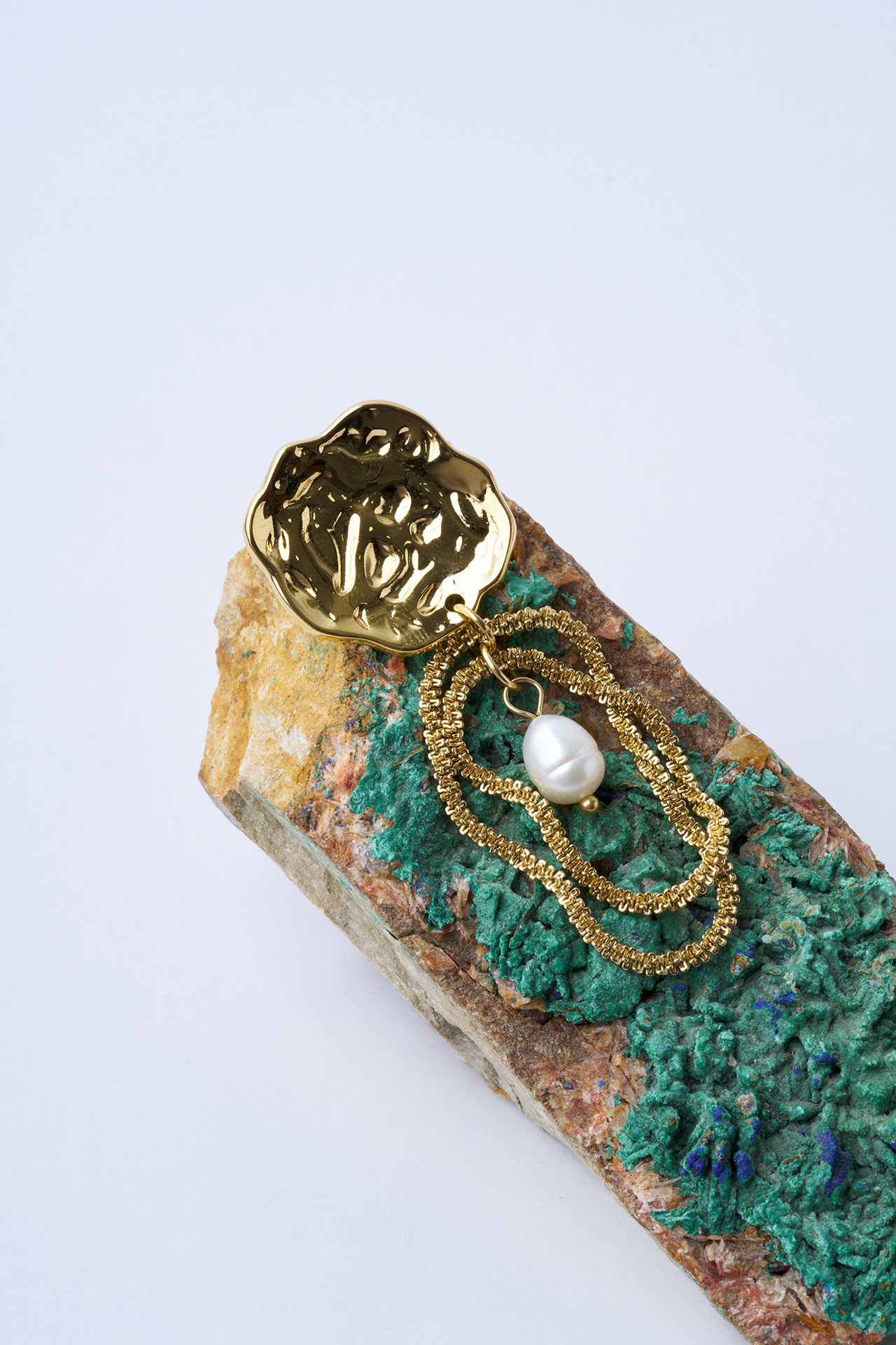 Pearly Gold Sallantılı Çelik Küpe - Mirey (1)