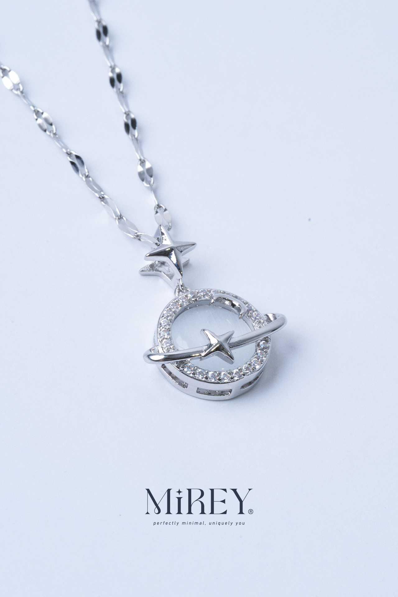 Saturn Yıldızı Taşlı Çelik Kolye